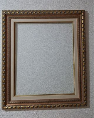 Marco de madera y metal dorado