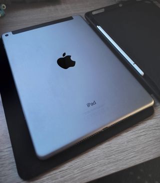 iPad Air 2 con pen e custodia, 64 GB