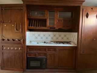 Cucina a scomparsa in legno e vetro