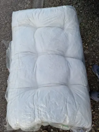 Sofá Palets + Colchón y cojines estampado Tropical