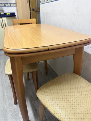 Mesa extensible cocina + 2 sillas + banqueta