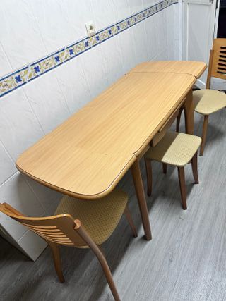Mesa extensible cocina + 2 sillas + banqueta