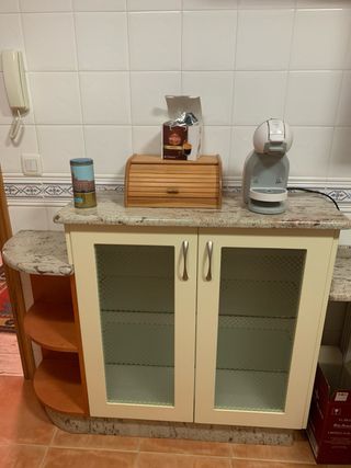 Muebles de cocina beige y madera