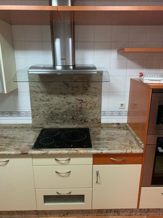 Muebles de cocina beige y madera