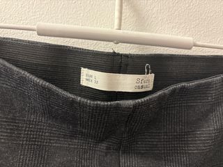 Pantalón de vestir gris a cuadros