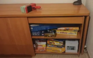 Escritorio y zapatero 53x75x180cm cerezo muy nuevo