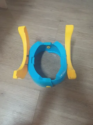 WC infantil portátil azul y amarillo