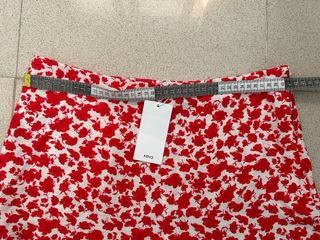 Shorts florales rojos Mango Talla 42