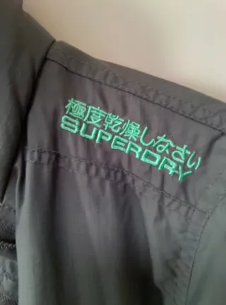 Chaqueta cortavientos Superdry Japan