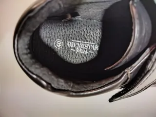 Zapatos negros con velcro