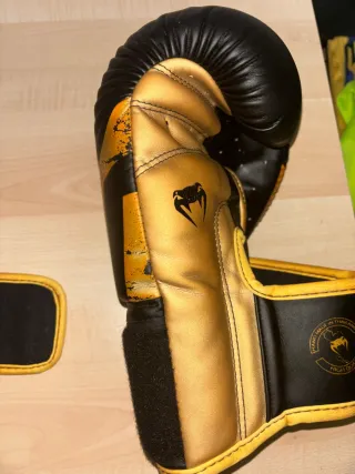 Guantoni Venum elite Neri e Oro 10 oz
