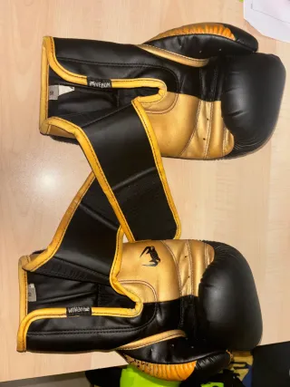 Guantoni Venum elite Neri e Oro 10 oz