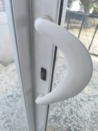 Puerta aluminio con fijo