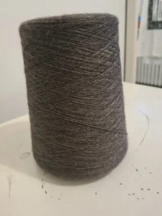 Rocca di filato marrone