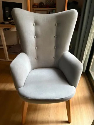 Butaca nórdica hecha por carpintero