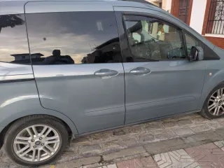 Ford E-Tourneo Courier 2019