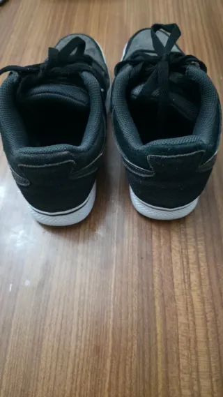 Zapatillas Nike Negras y Grises