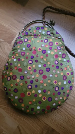 Bolso de hombro con cara y asa trenzada