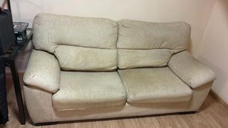 Sofá de tela beige