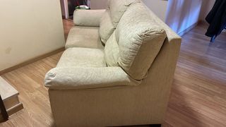 Sofá de tela beige