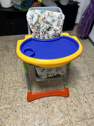 Trona de bebé con bandeja