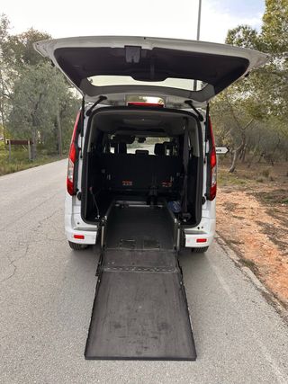 Ford Grand Tourneo Connec 2015 Adaptado PMR