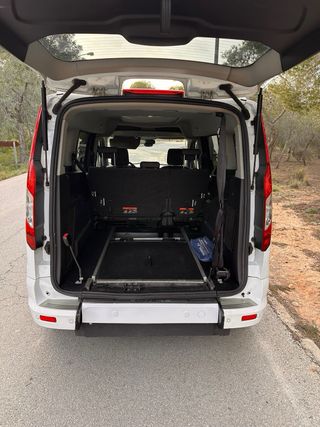 Ford Grand Tourneo Connec 2015 Adaptado PMR