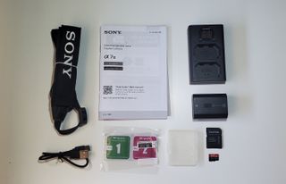 Sony A7 III + Cargador + Sandisk Extreme PRO 64 Gb