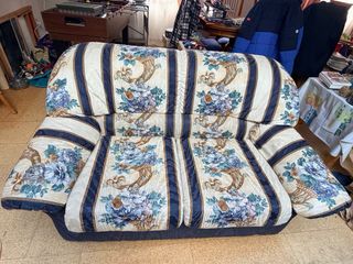 Sofá vintage floral tela beige y azul