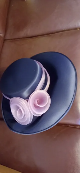 Pamela azul con flores rosas