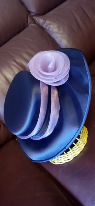 Pamela azul con flores rosas