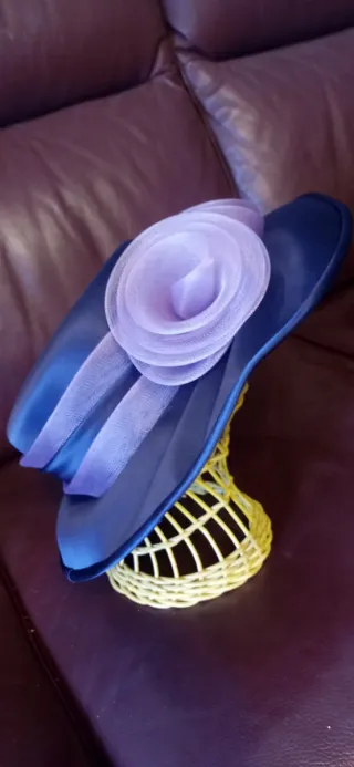 Pamela azul con flores rosas