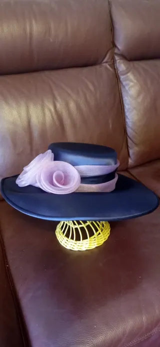 Pamela azul con flores rosas