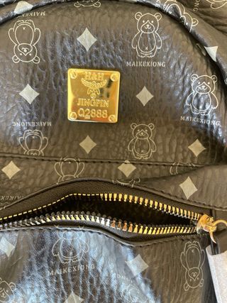 Mochila Mujer Negra y Dorada