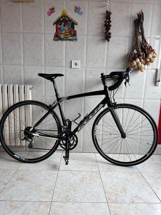 Bicicleta de carretera Felt Negra