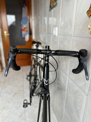 Bicicleta de carretera Felt Negra