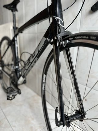 Bicicleta de carretera Felt Negra