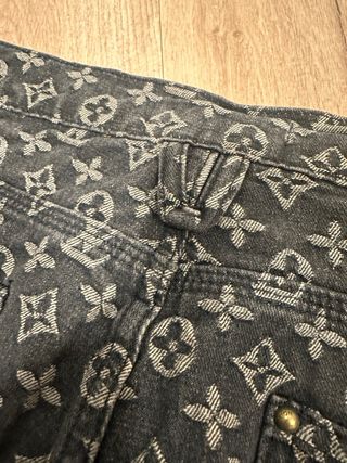 Pantaloni Louis Vuitton Monogram effetto scolorito