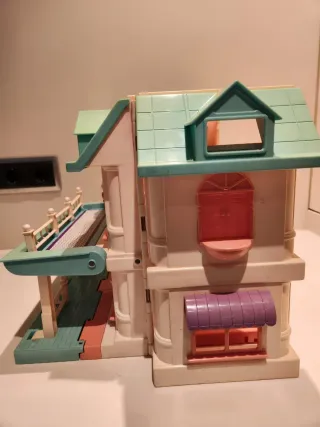 Casa de muñecas colorida