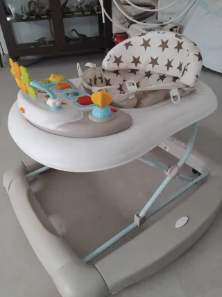 Andador infantil con juegos