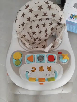 Andador infantil con juegos