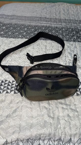 Riñonera Adidas Originals negra/verde