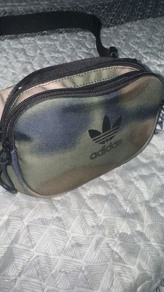 Riñonera Adidas Originals negra/verde