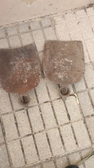 2 Azadas de Metal para Jardín