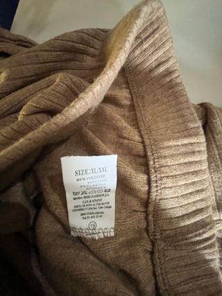 Conjunto jersey y pantalón camel. A estrenar.