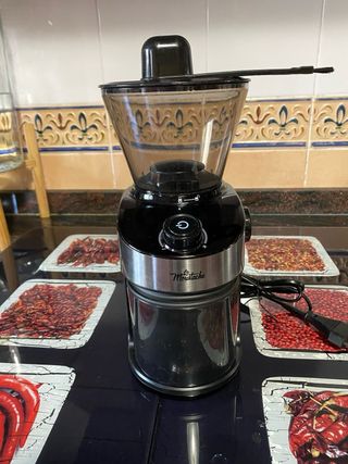 Cafetera express Cecotec Kafelizzia  y Molinillo