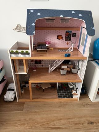 Casa de muñecas de madera