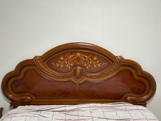 Muebles de dormitorio: sinfonier, mesitas y espejo