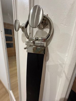 Cinturón Negro Hebilla Plateada Circular