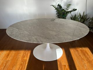 Tavolo ovale marmo e plastica